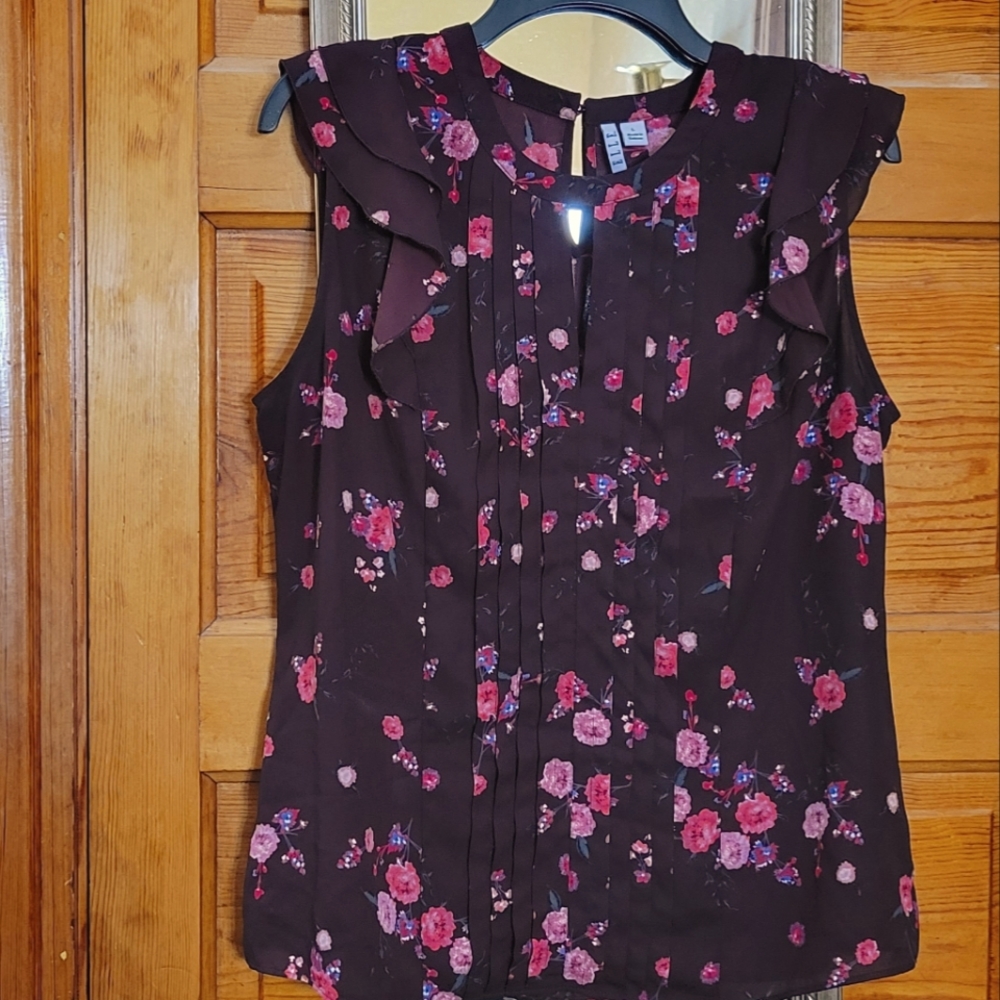 Elle sleeveless floral blouse